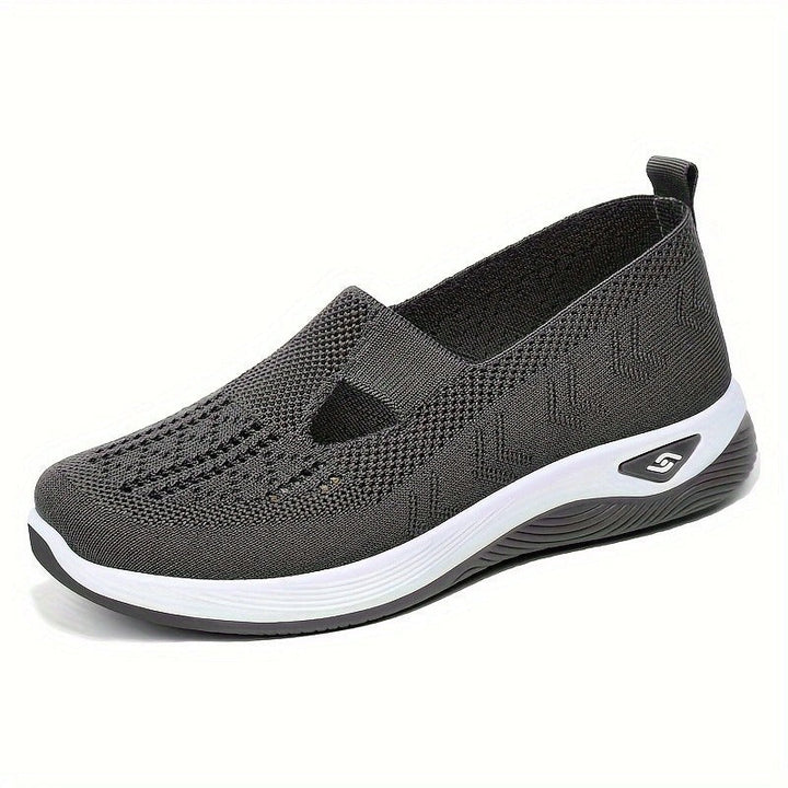 Women's knitted slip-on ballet flat with round toe and contrast sole