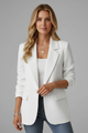 Women's notch-lapel blazer with long sleeves and flap pockets