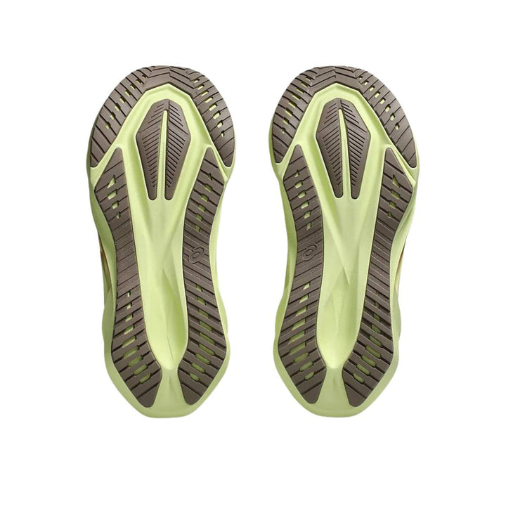 Road running shoes with lace-up front contrast panels and raised sole