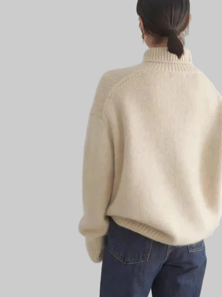 Women's oversized roll neck sweater with long sleeves and ribbed trims