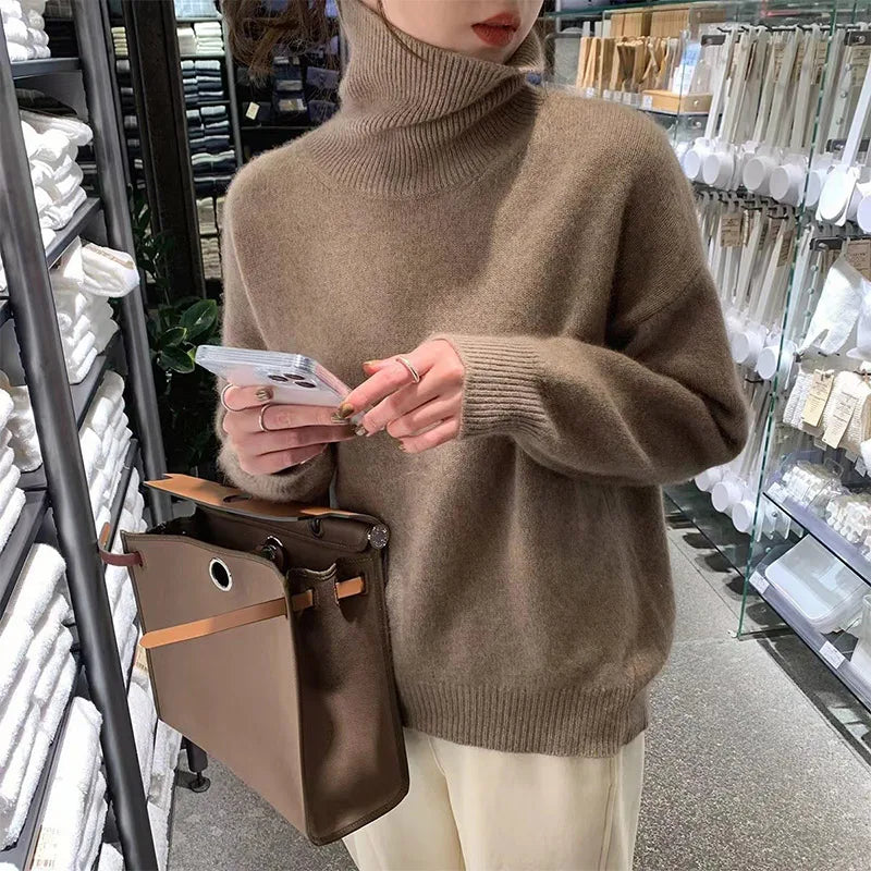 Women's oversized roll neck sweater with long sleeves and ribbed trims