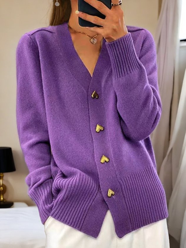 Women's V-neck cardigan with heart-shaped buttons and ribbed hem