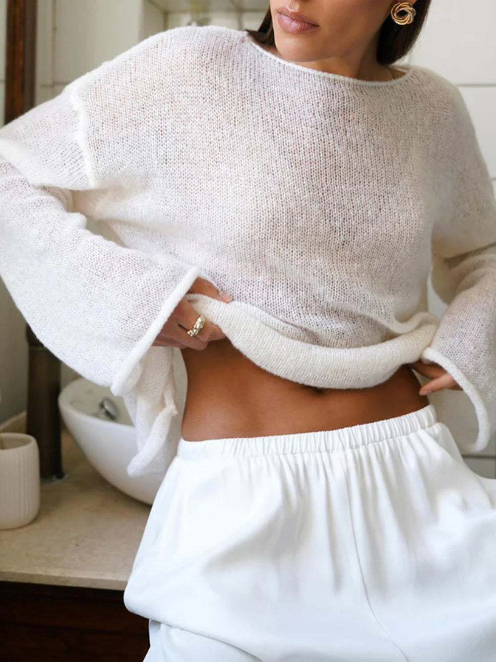 Women's oversized knit pullover with wide sleeves