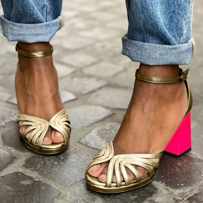 Classic Ankle Strap Sandals with Block Heel Sandaal in Gold | Bellmere