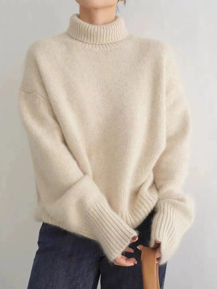 Women's relaxed turtleneck sweater with long sleeves and ribbed trims