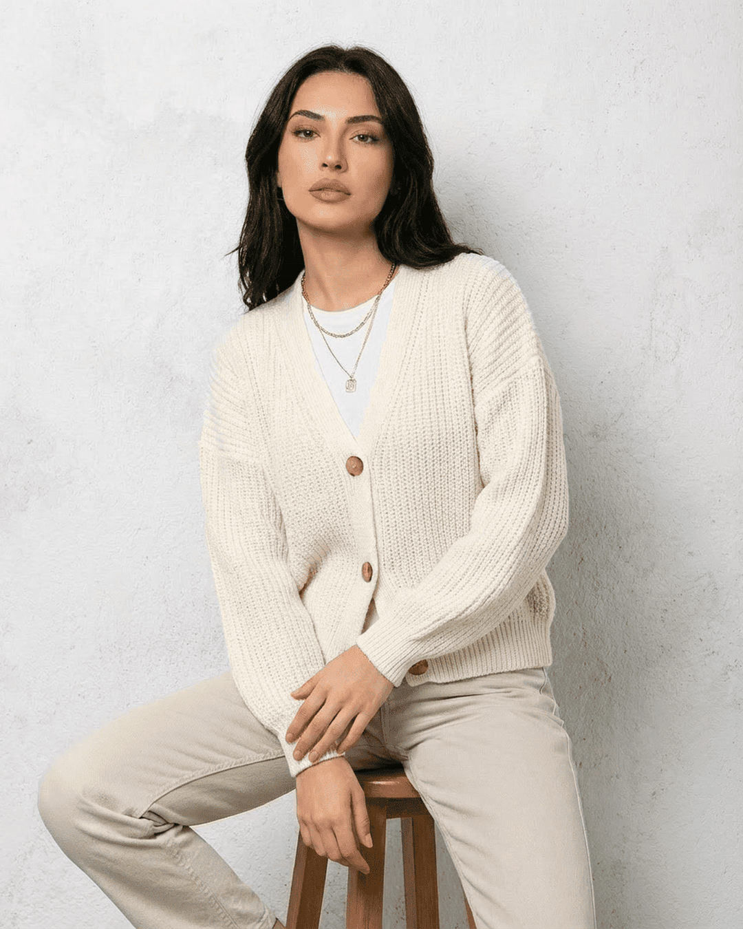Women's plain knit cardigan with long sleeves