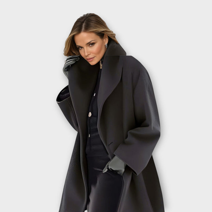 Women's oversized coat with wide collar and open front