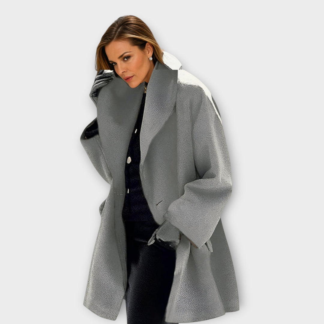 Women's oversized coat with wide collar and open front