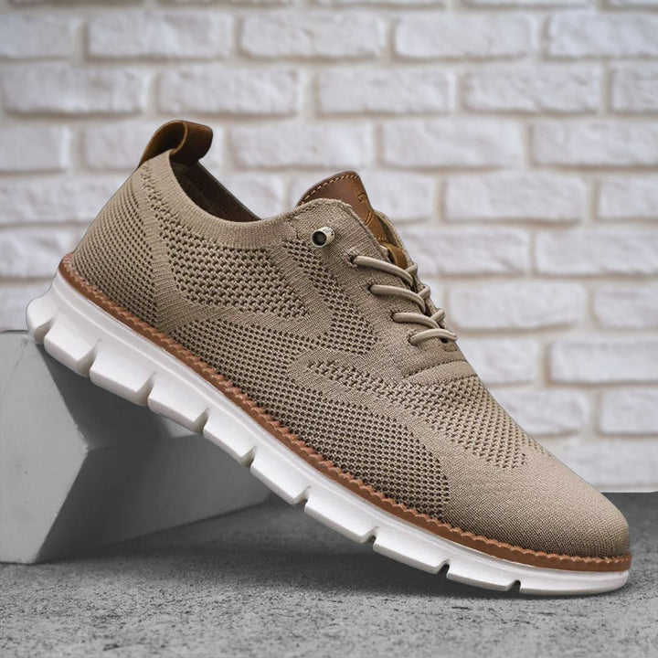 Men's low-top knit lace-up sneakers with round toes and segmented soles