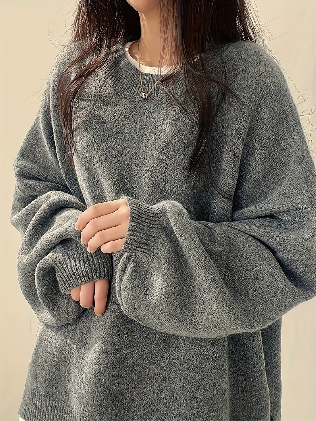 Women's loose crew neck jumper with long sleeves, ribbed trims and split hem