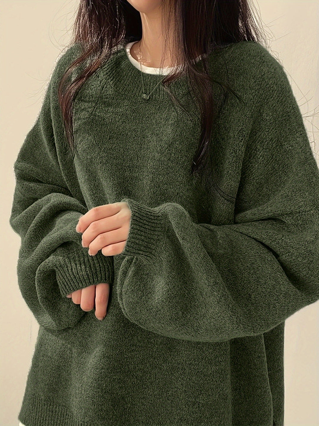 Women's loose crew neck jumper with long sleeves, ribbed trims and split hem