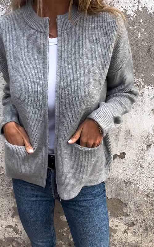 Women's knitted zip jacket with ribbed collar, long sleeves and front pockets