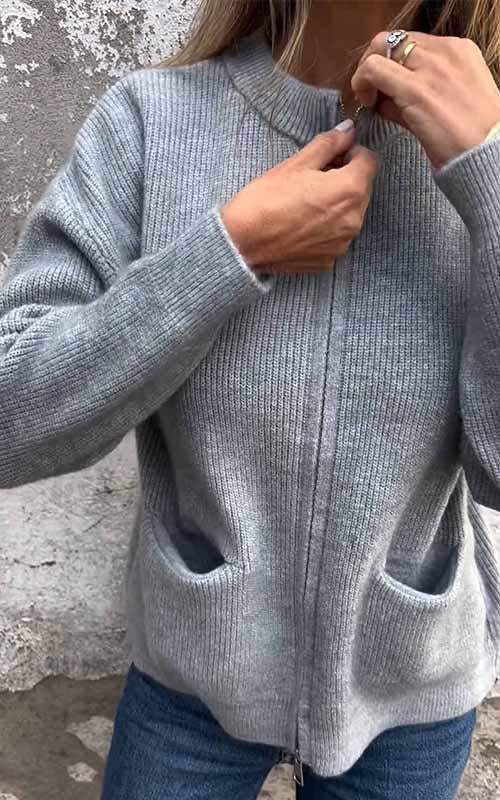 Women's knitted zip jacket with ribbed collar, long sleeves and front pockets