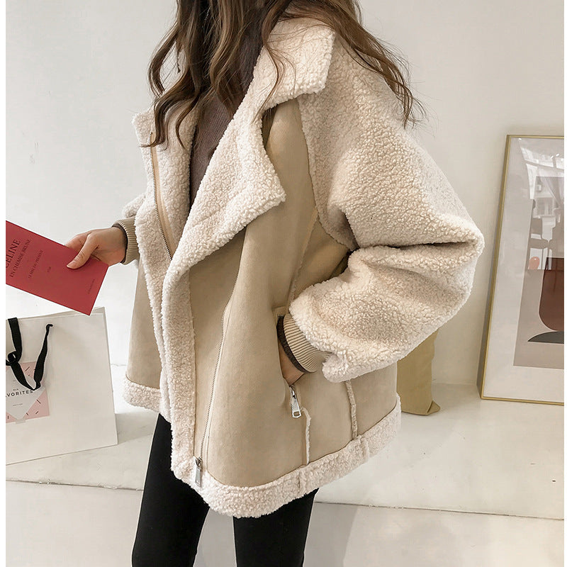 Women's oversized sherpa jacket with notched collar and zip pockets
