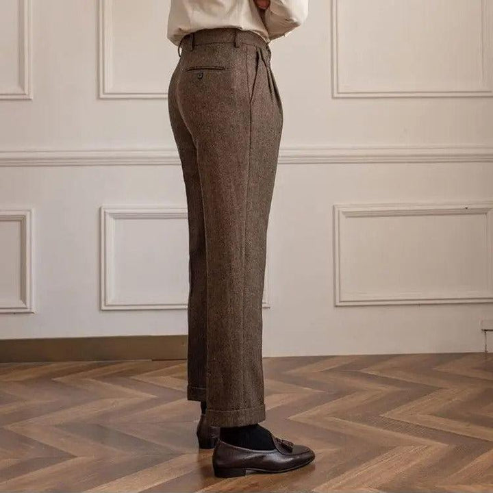 Men's pleated straight-leg trousers with cuffed hems and slanted pockets