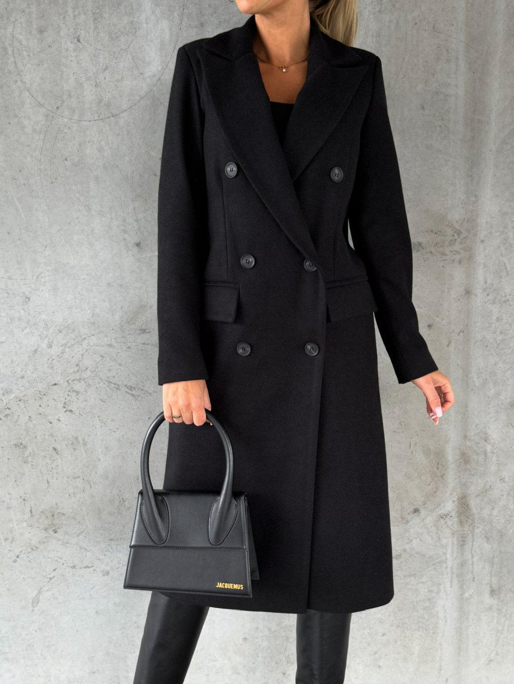 Women's long double-breasted coat with lapels and flap pockets