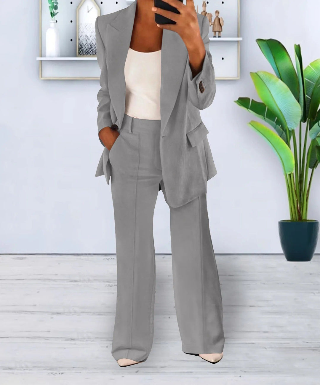 Women's two-piece trouser suit with open blazer and wide-leg pants