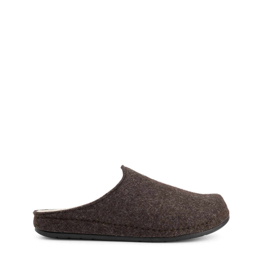 Unisex brown closed-toe house slippers with flat soles