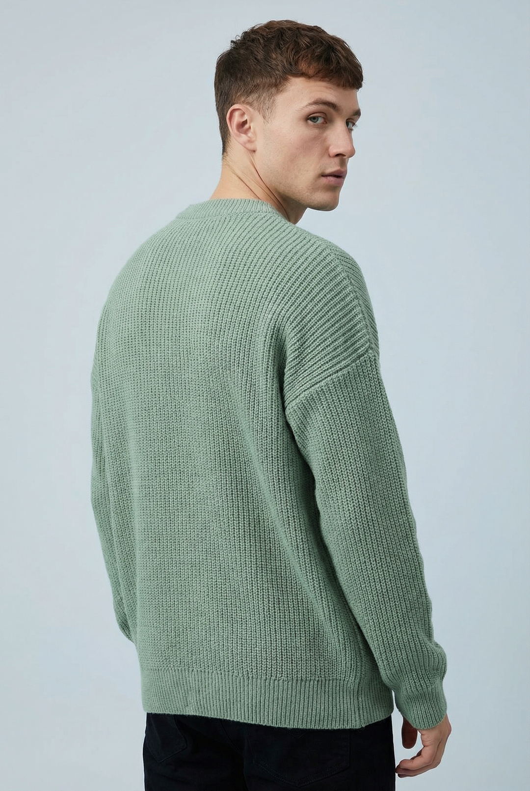 Men's relaxed ribbed crew neck sweater with long sleeves