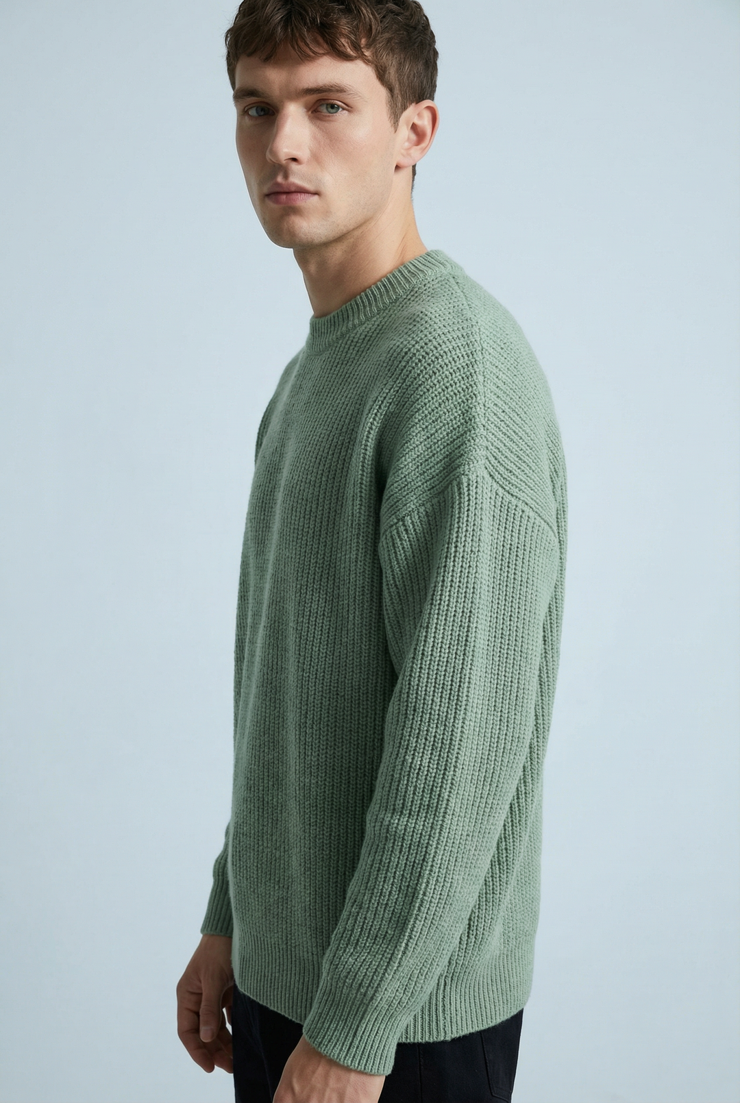 Men's relaxed ribbed crew neck sweater with long sleeves