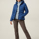 Women's quilted jacket with stand collar, long sleeves and zipped pockets