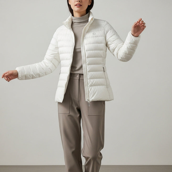 Women's quilted jacket with stand collar, long sleeves and zipped pockets