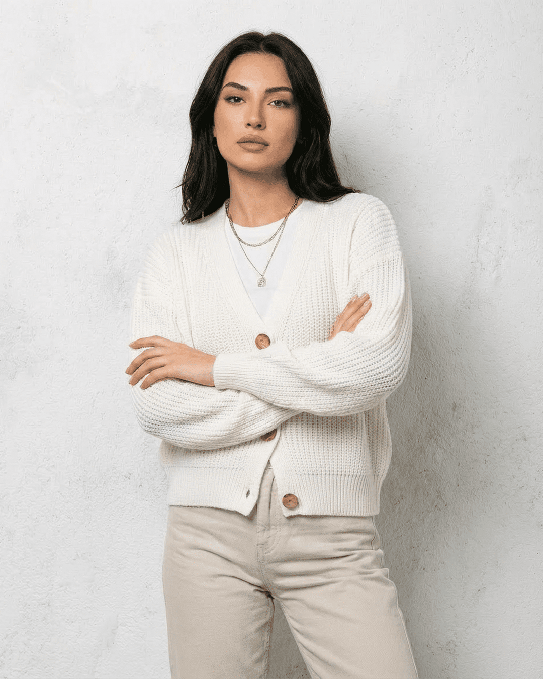 Women's plain knit cardigan with long sleeves