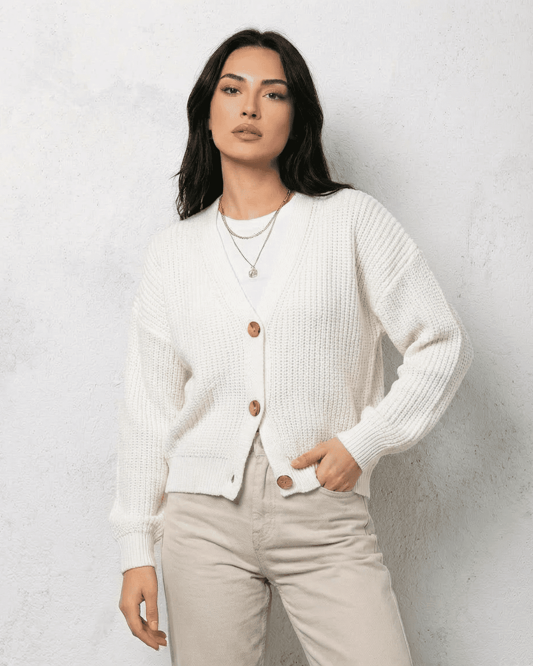 Women's plain knit cardigan with long sleeves