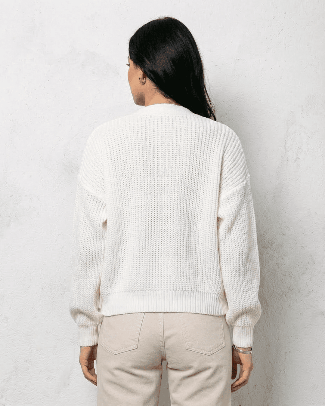 Women's plain knit cardigan with long sleeves