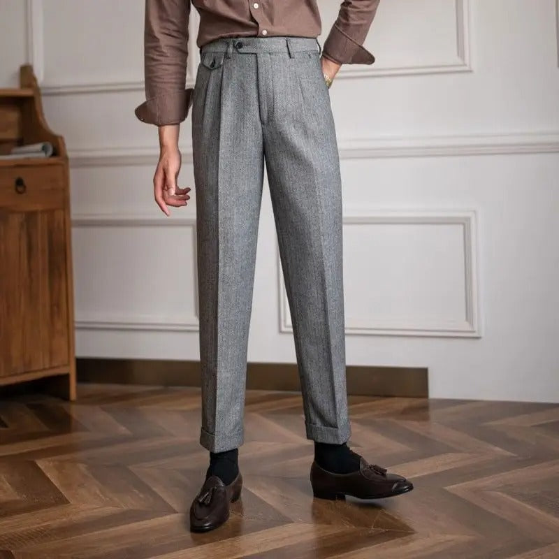 Men's pleated straight-leg trousers with cuffed hems and slanted pockets