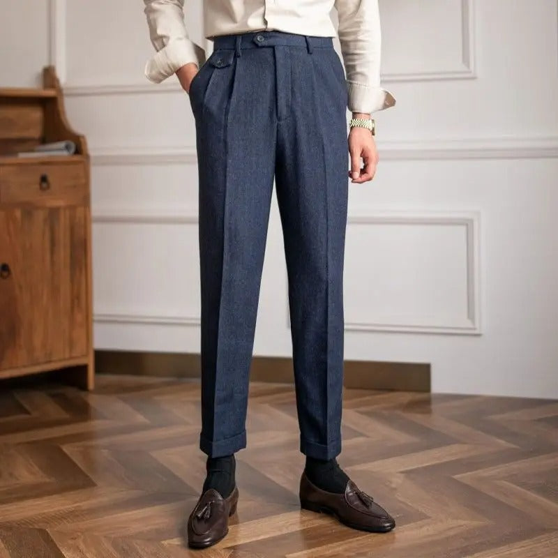 Men's pleated straight-leg trousers with cuffed hems and slanted pockets