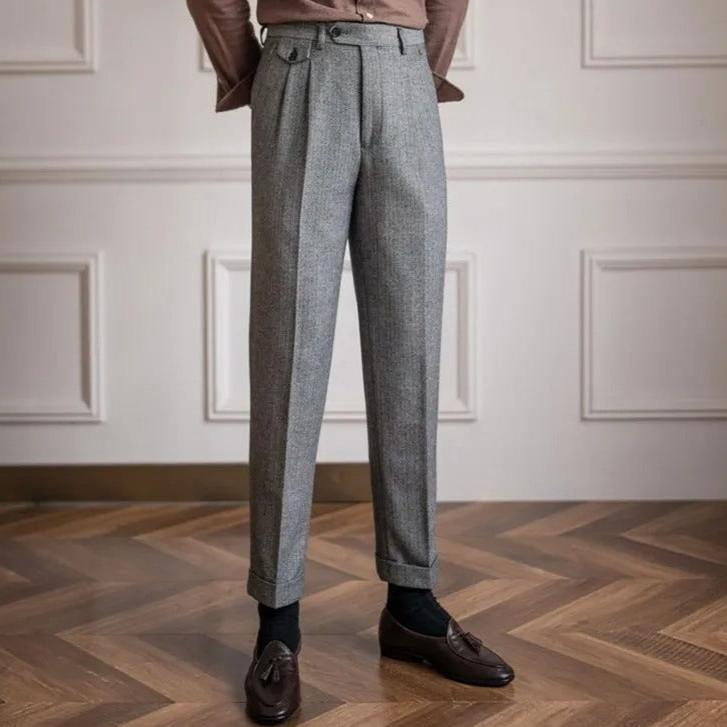 Men's pleated straight-leg trousers with cuffed hems and slanted pockets