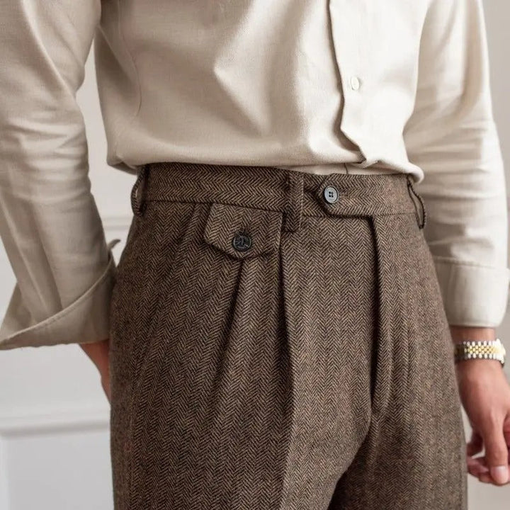 Men's pleated straight-leg trousers with cuffed hems and slanted pockets