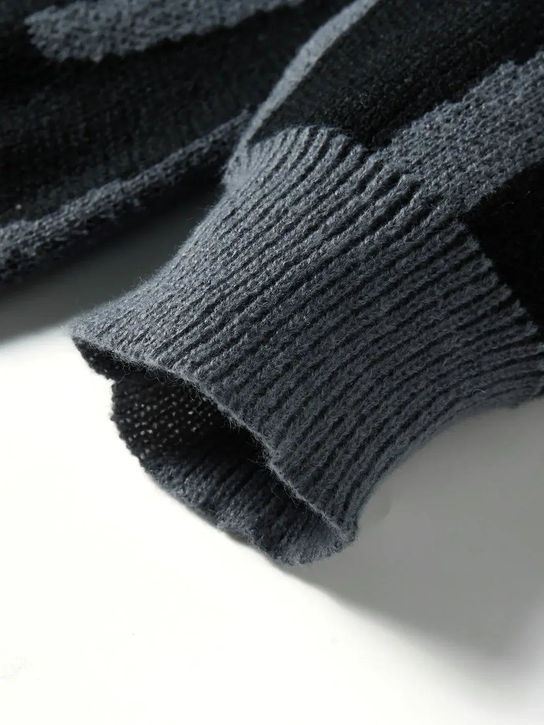 Men's abstract pattern crew neck sweater with long sleeves and ribbed trims