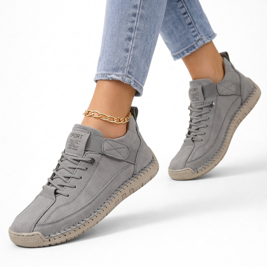 Women's lace-up low-top sneakers with round toe and flat sole