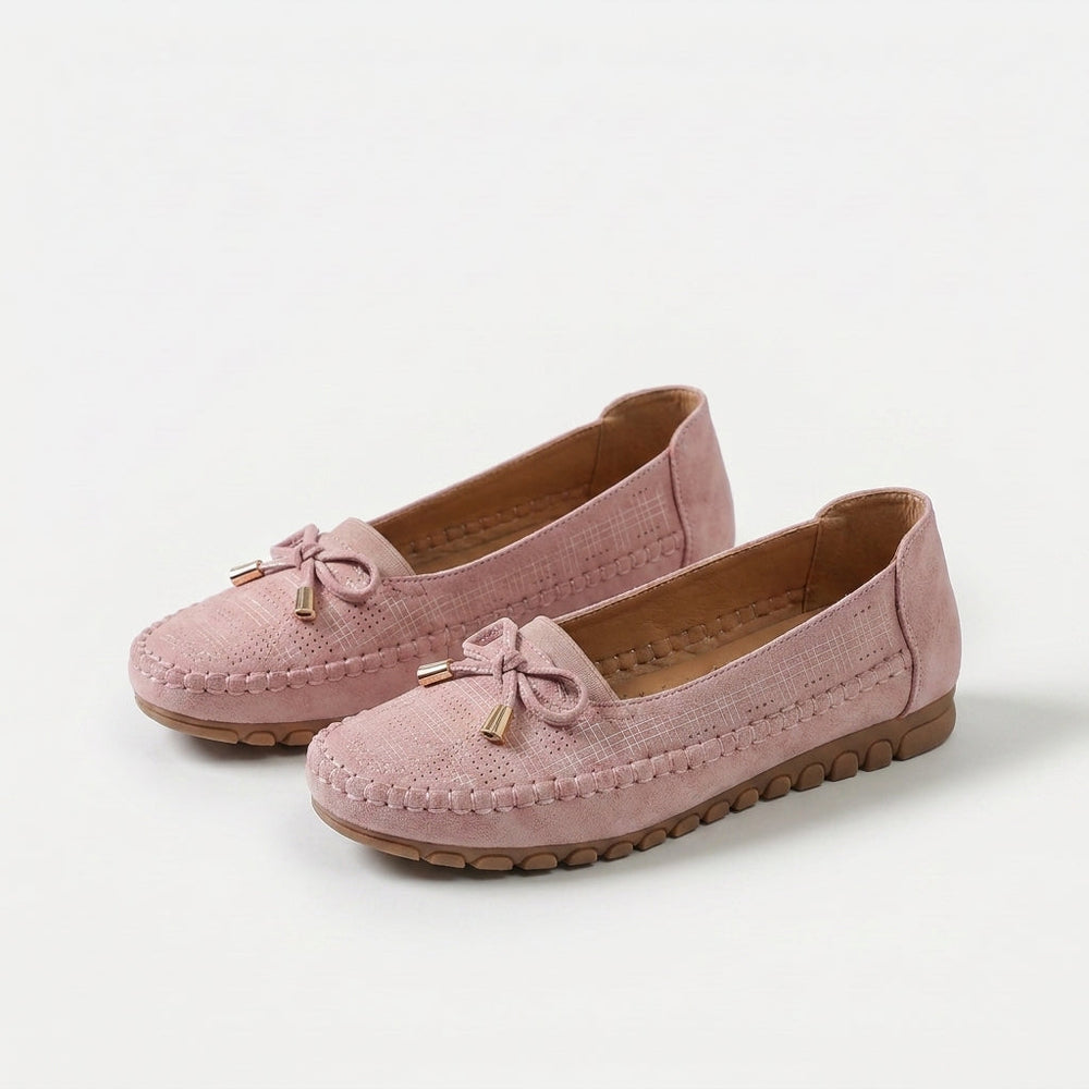 Women's perforated loafers with decorative bows and flat segmented soles