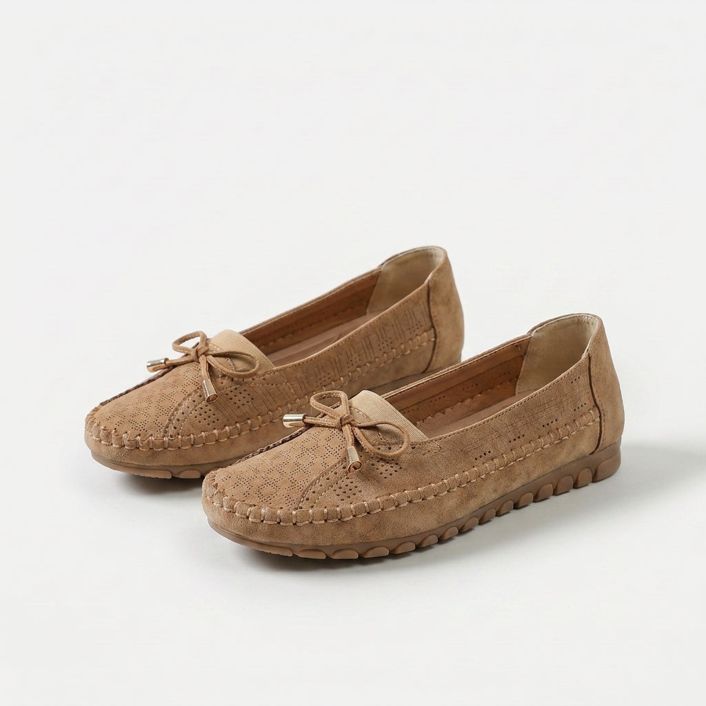 Women's perforated loafers with decorative bows and flat segmented soles