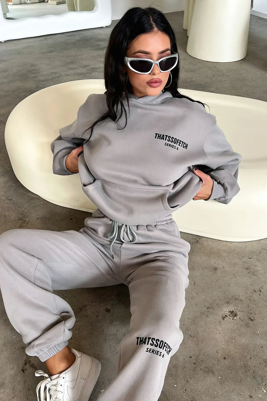 Women's oversized graphic hoodie with hood and kangaroo pocket
