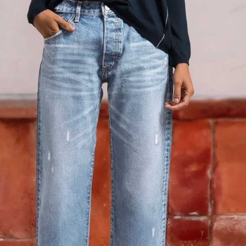 Women's cropped straight-leg jeans with high waist and distressed details