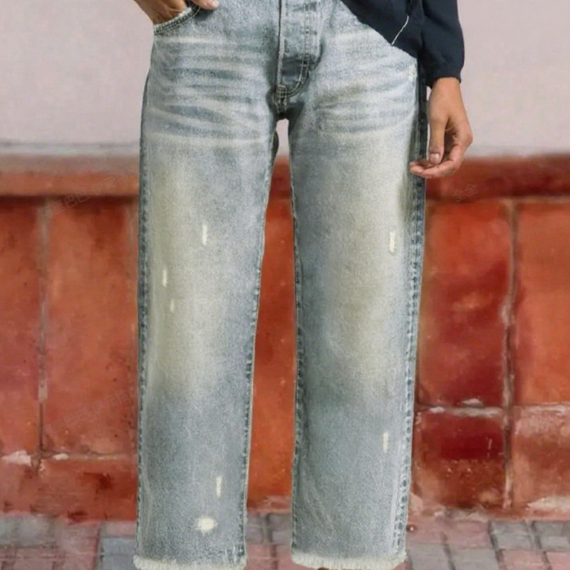 Women's cropped straight-leg jeans with high waist and distressed details